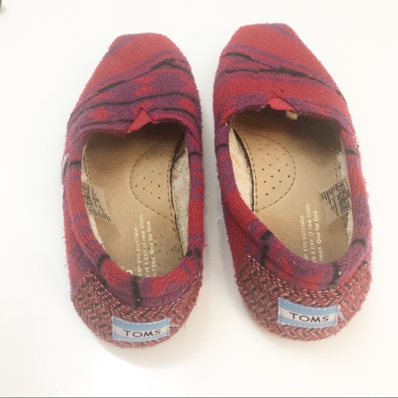 SOLD! Fall Aztec Toms with faux fur inside flats - Picture 2 of 8